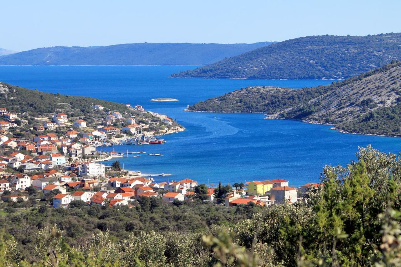 Apartments By The Sea Vinisce, Trogir - 5229 Zewnętrze zdjęcie
