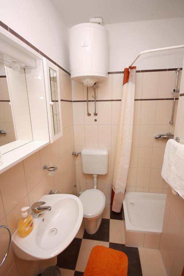 Apartments By The Sea Vinisce, Trogir - 5229 Zewnętrze zdjęcie