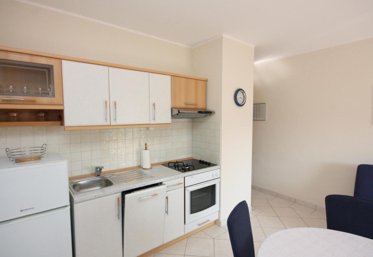 Apartments By The Sea Vinisce, Trogir - 5229 Zewnętrze zdjęcie