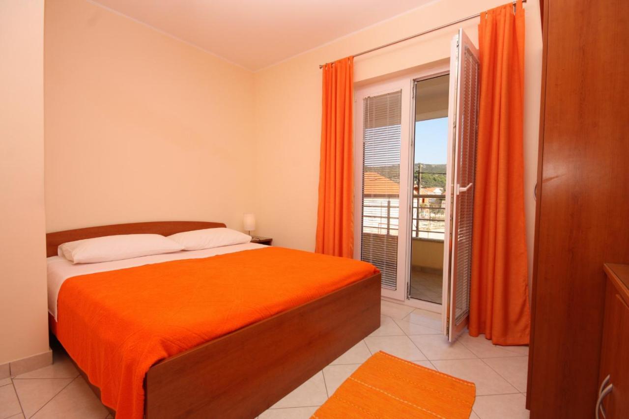 Apartments By The Sea Vinisce, Trogir - 5229 Zewnętrze zdjęcie