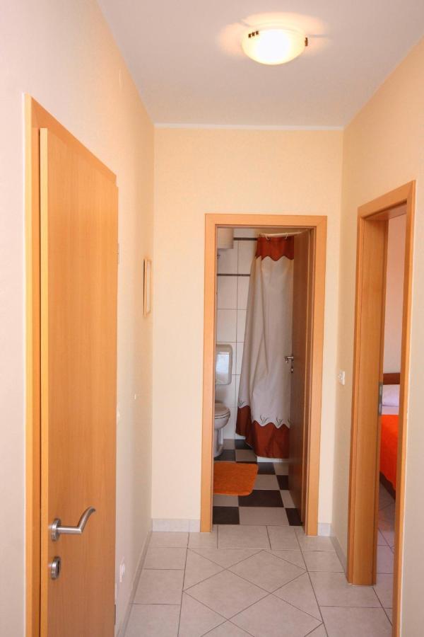 Apartments By The Sea Vinisce, Trogir - 5229 Zewnętrze zdjęcie